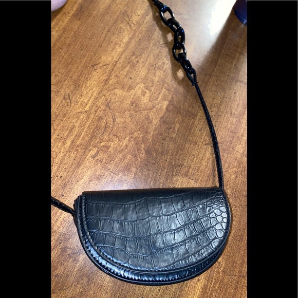 Black Faux Croc Embossed Saddle Handbag Purse - Picture 2 of 8